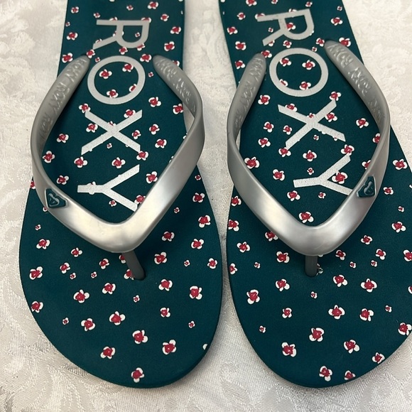 -Roxy Floral Flip Flops Size 8-9 - Picture 2 of 5